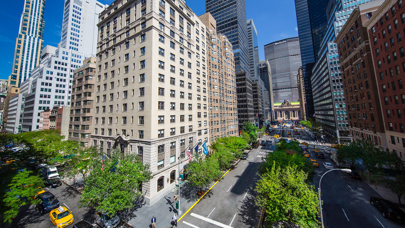 Exterior of 70 Park Ave Hotel and grand central station